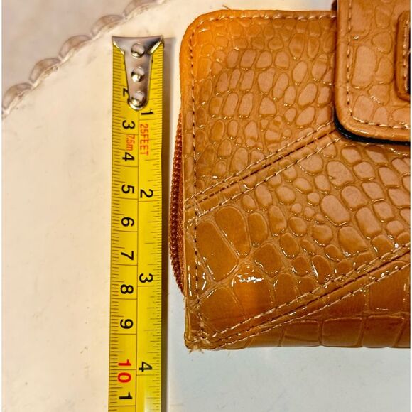 NWT Kenneth Cole Reaction Vachetta Tan Crocodile Embossed Wristlet Bifold Wallet - Picture 6 of 8